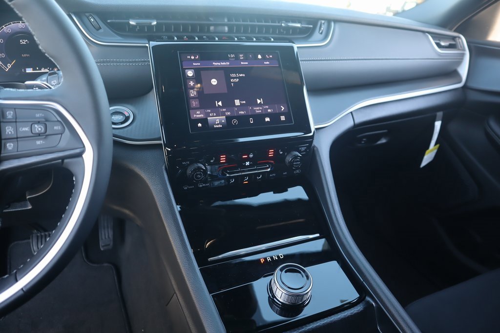 New 2025 Jeep Grand Cherokee L Laredo w/ Luxury Tech Group I image 5