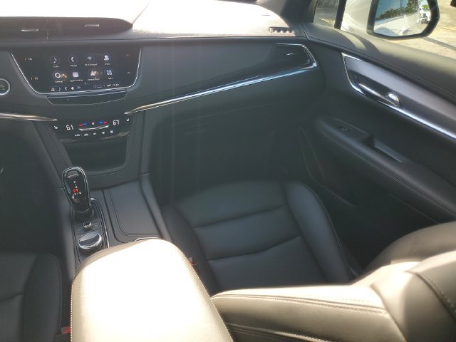 Certified 2024 Cadillac XT6 Luxury FWD image 17