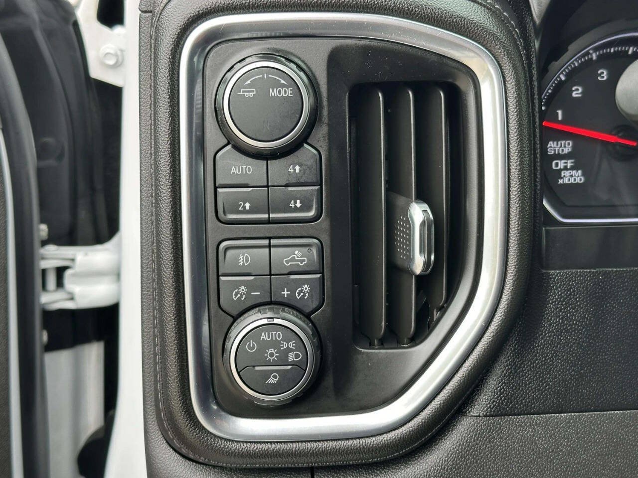 Used 2020 Chevrolet Silverado 1500 LTZ w/ Z71 Off-Road Package AWD/4WD image 26
