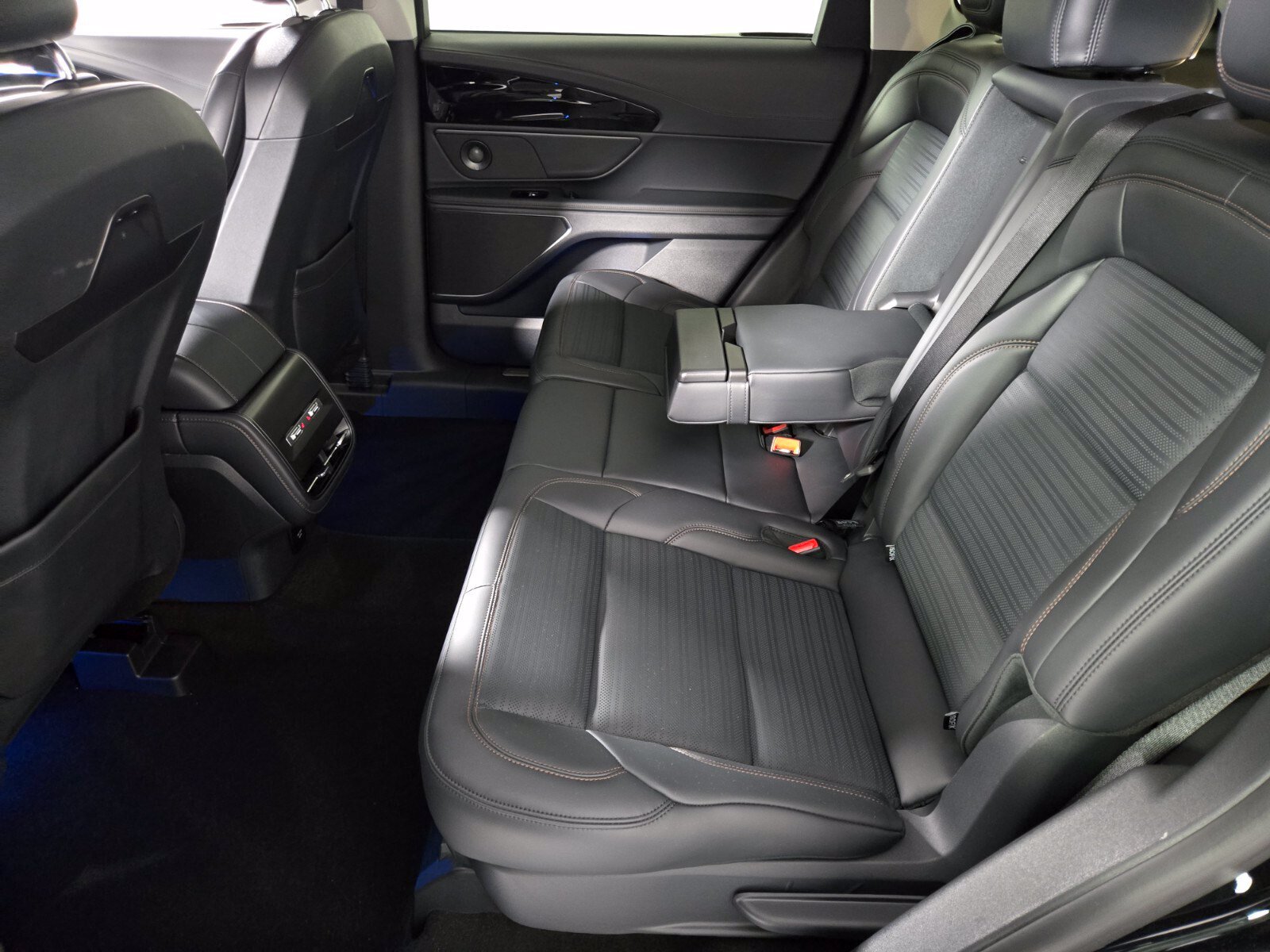 New 2026 Lincoln Nautilus Reserve w/ Jet Appearance Package AWD/4WD image 15