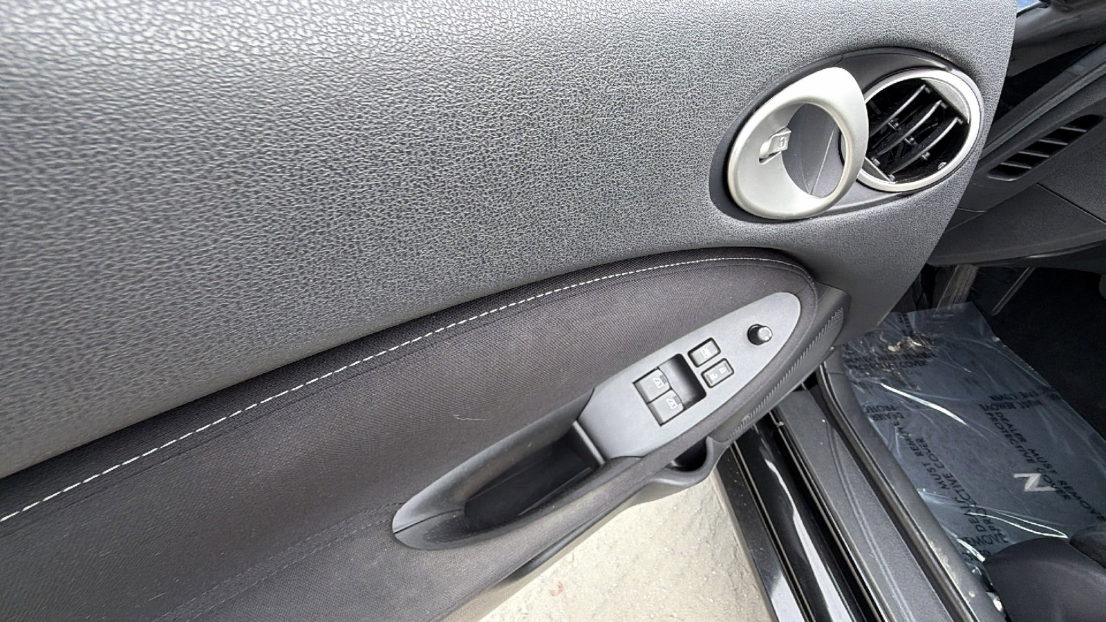 Used 2017 Nissan 370Z Coupe image 15
