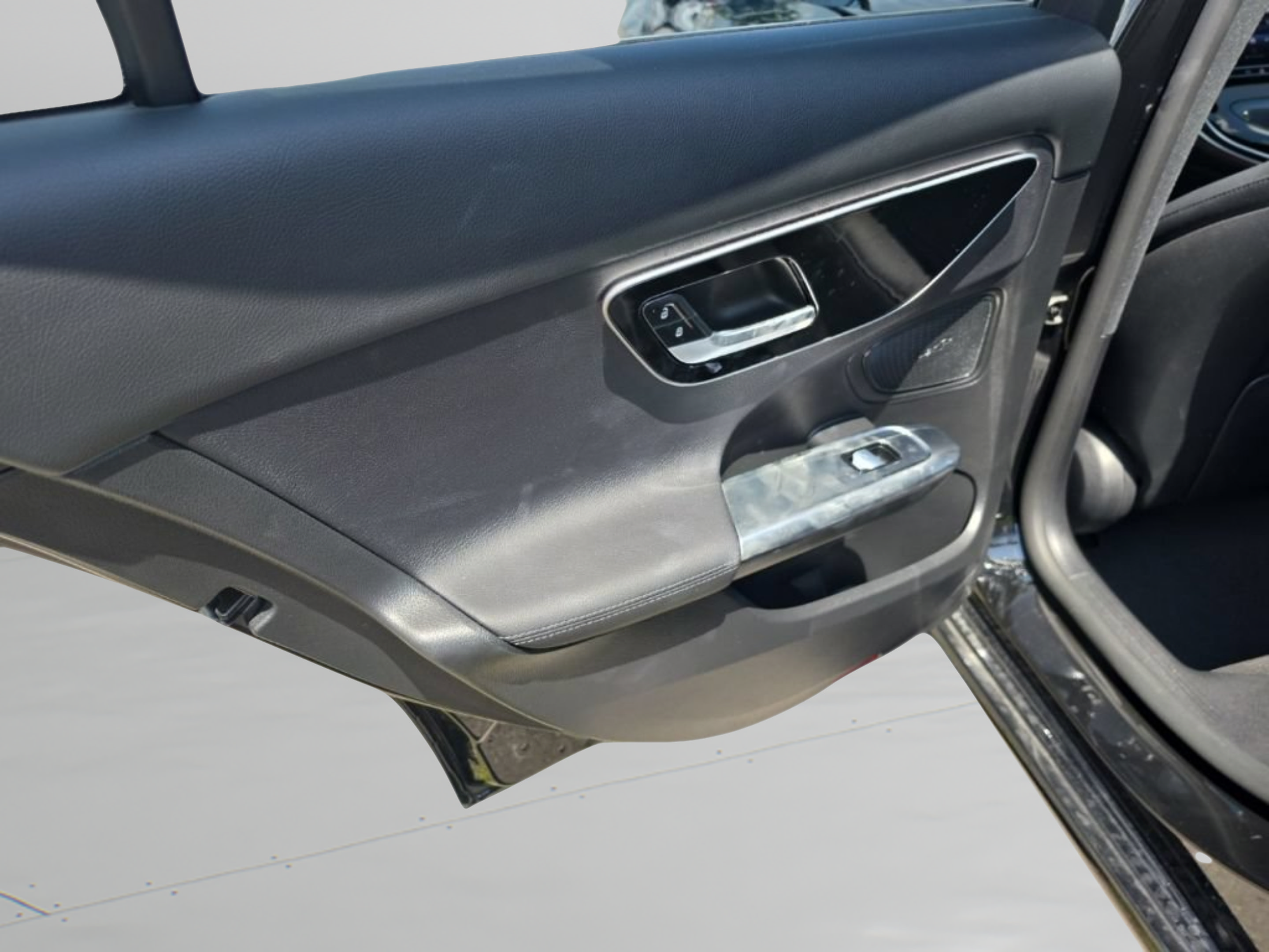 Used 2023 Mercedes-Benz C 300 Sedan image 28