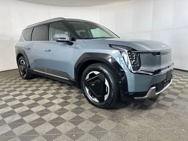 Used 2024 Kia EV9 Land image 2