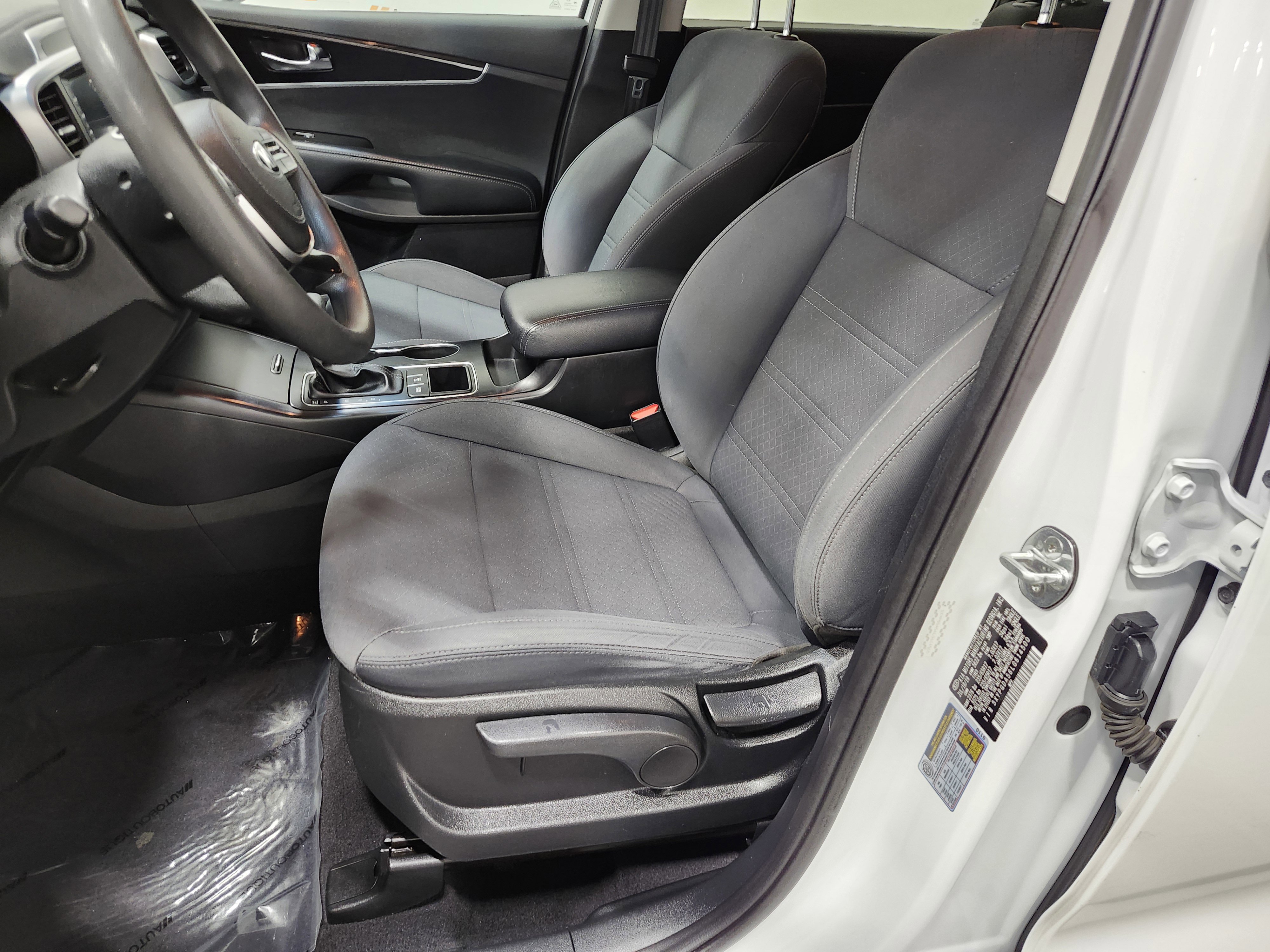 Used 2020 Kia Sorento LX V6 image 18