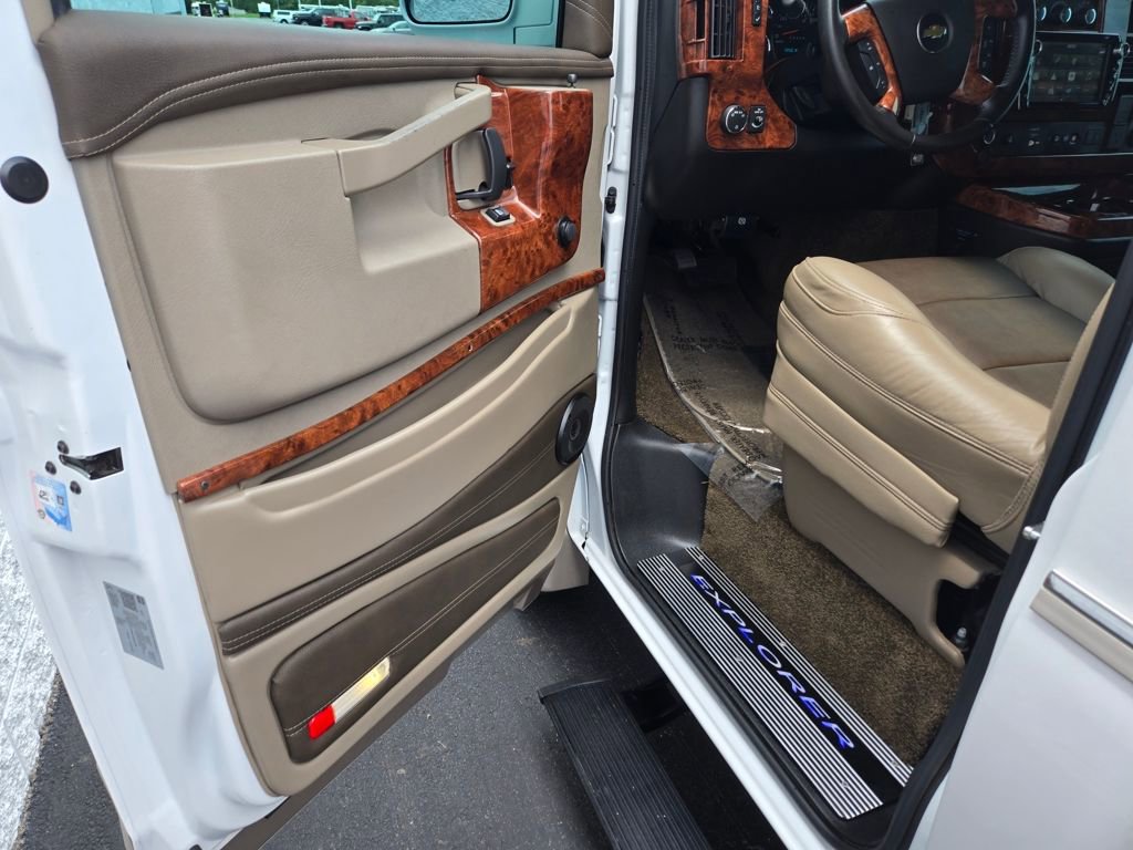 Used 2022 Chevrolet Express 2500 w/ Enhanced Convenience Package image 11
