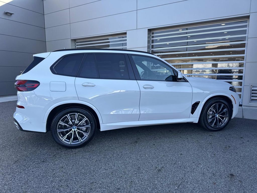 Used 2025 BMW X5 xDrive50e w/ M Sport Package image 7