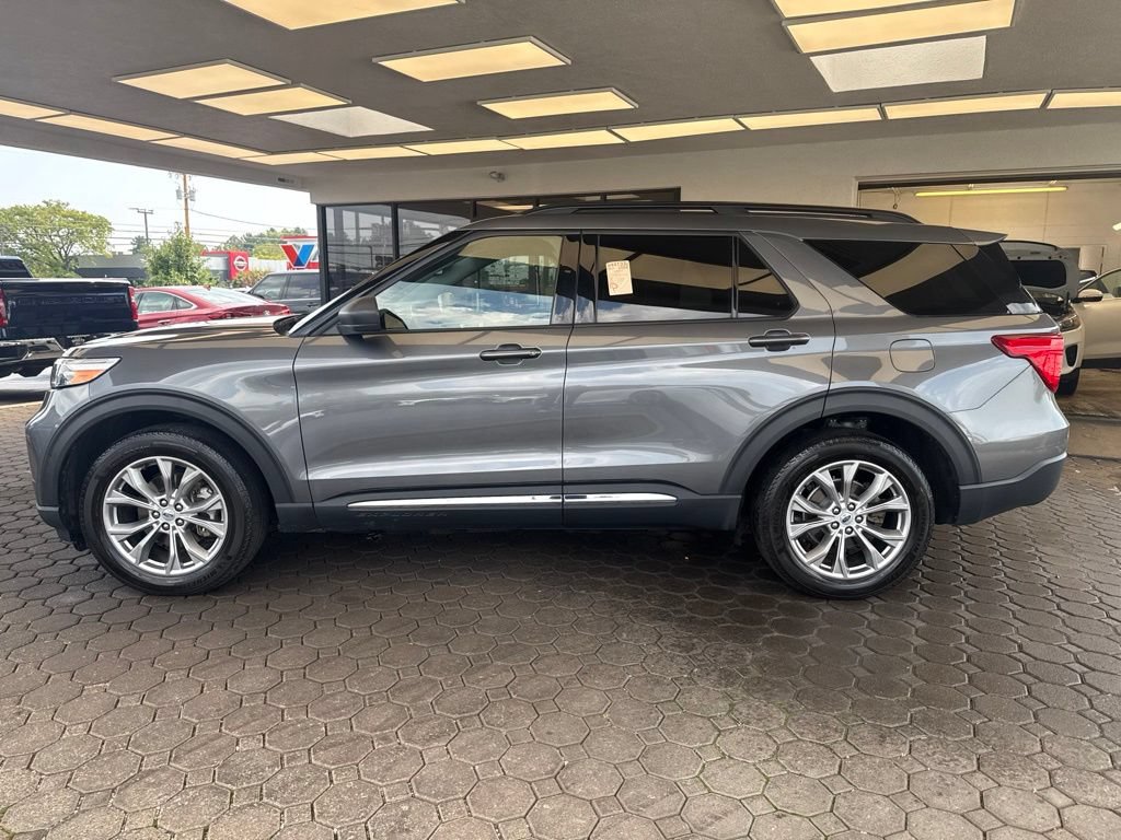 Used 2022 Ford Explorer XLT w/ Equipment Group 202A AWD/4WD image 9