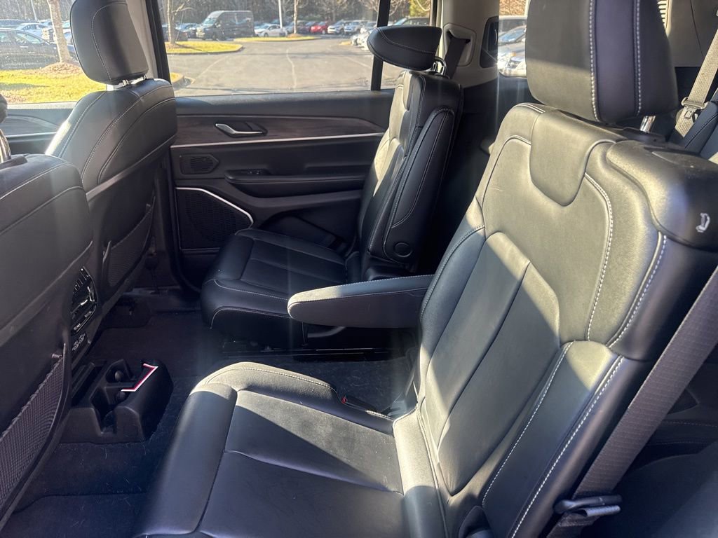 Used 2022 Jeep Grand Cherokee L Limited w/ Black Appearance Package image 12