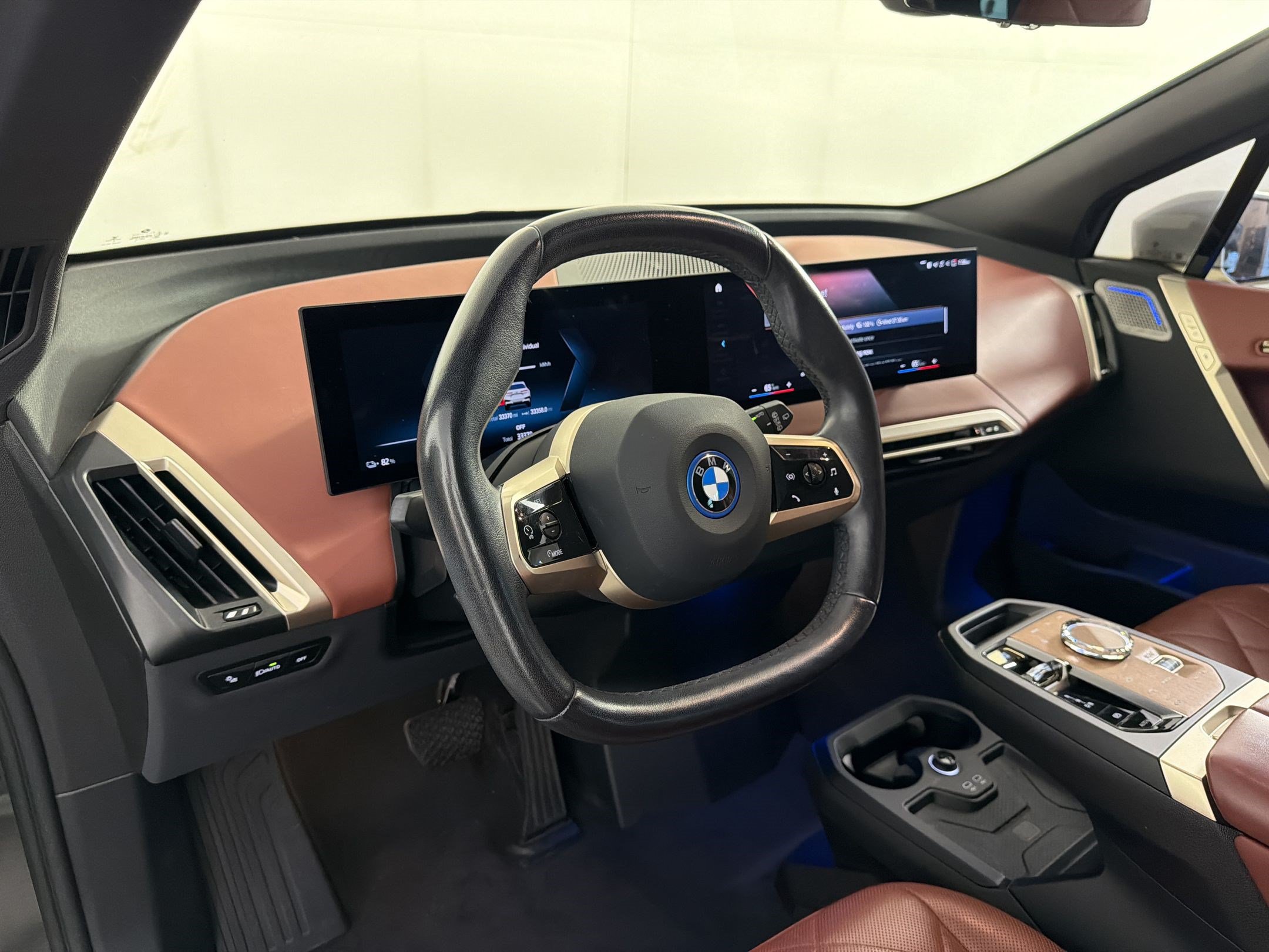 Certified 2023 BMW iX M60 w/ Executive Package AWD/4WD image 4