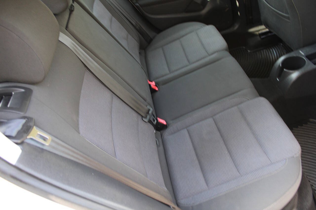 Used 2011 Volkswagen Golf 4-Door FWD image 35