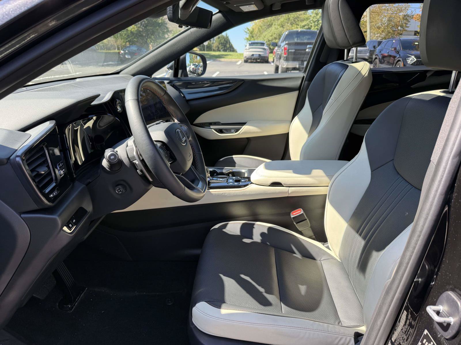 Used 2024 Lexus NX 350h AWD image 14