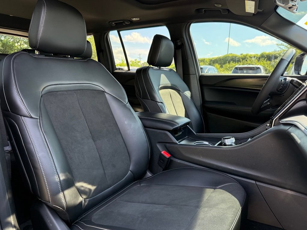 Used 2025 Jeep Grand Cherokee 4WD image 19