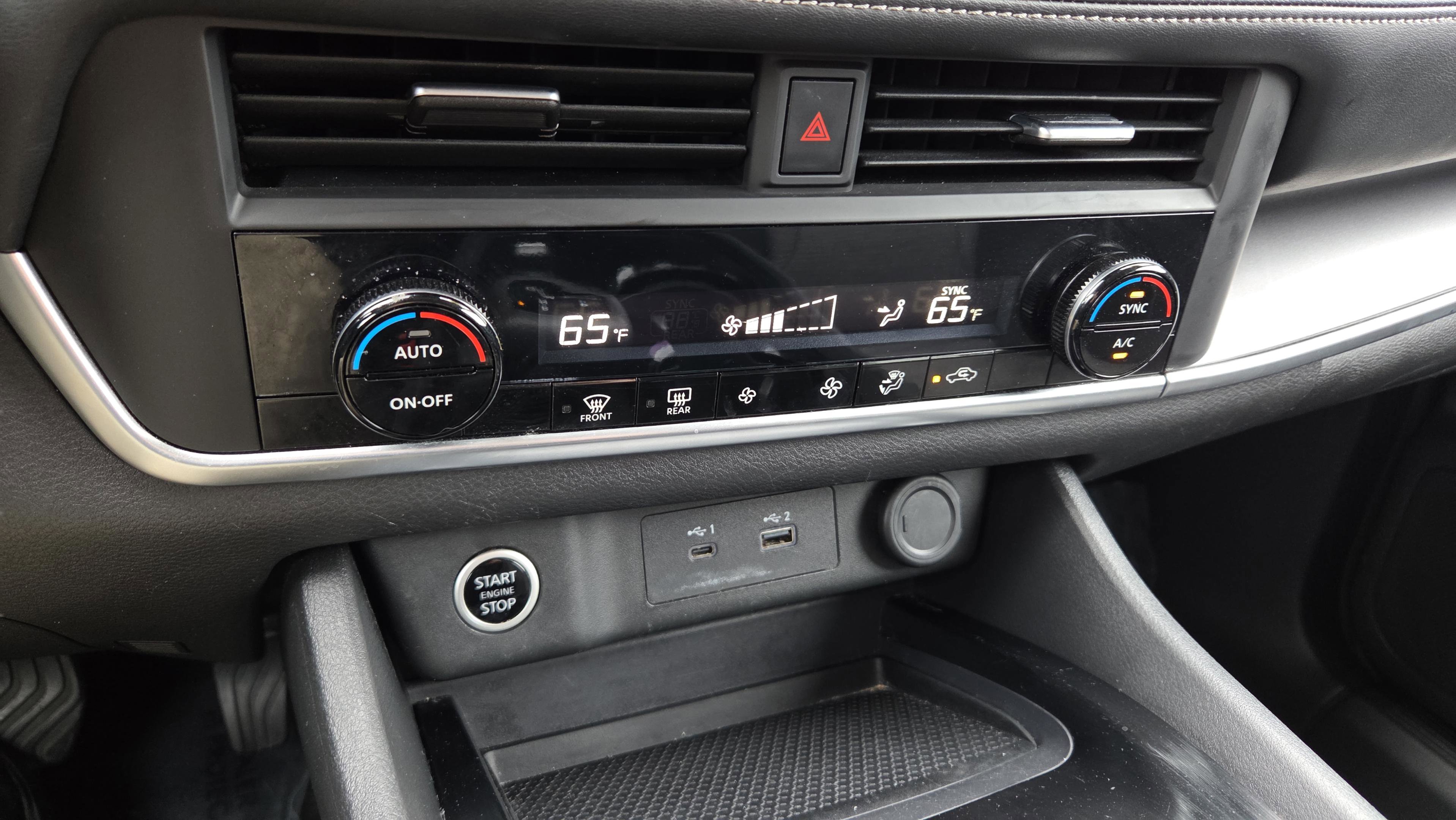 Used 2023 Nissan Rogue SV image 15