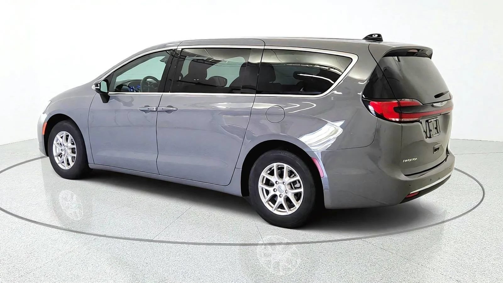 Used 2025 Chrysler Pacifica Select FWD image 6