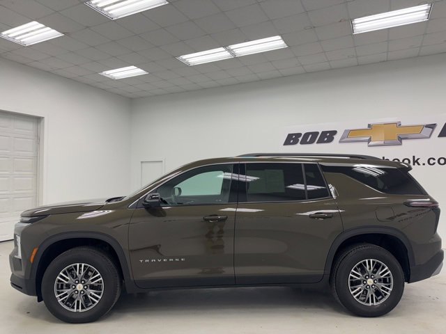 Used 2024 Chevrolet Traverse LT w/ Trailering Package image 8
