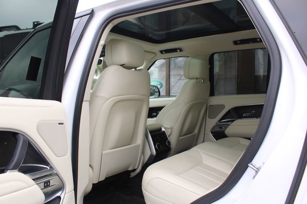 Used 2023 Land Rover Range Rover SE image 37