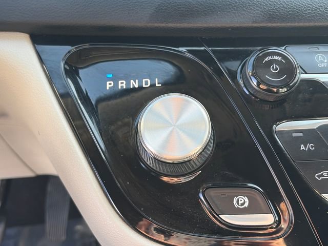 Used 2022 Chrysler Pacifica Touring-L FWD image 33