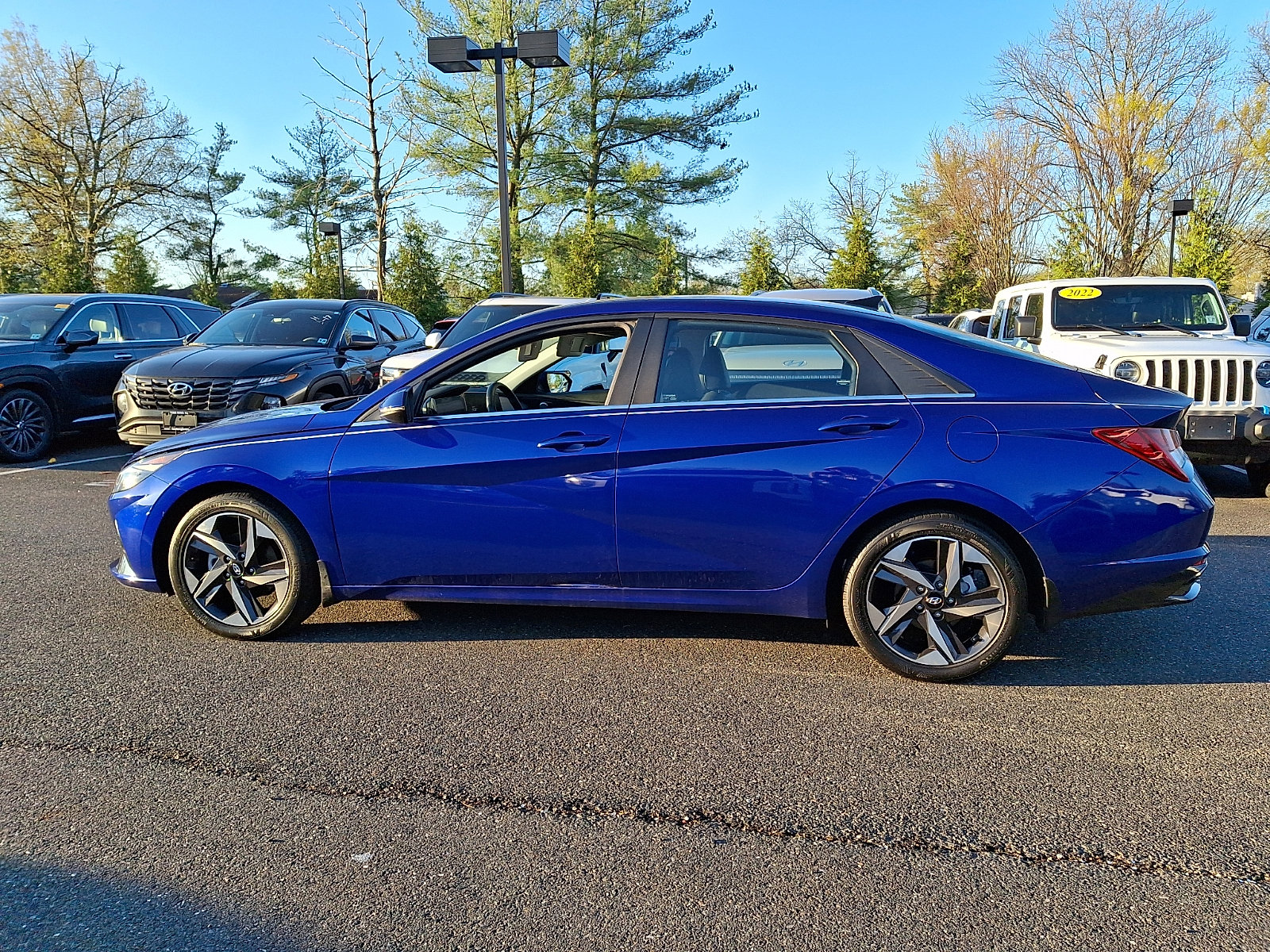 Certified 2023 Hyundai Elantra Limited w/ Preferred Accessory Package image 7