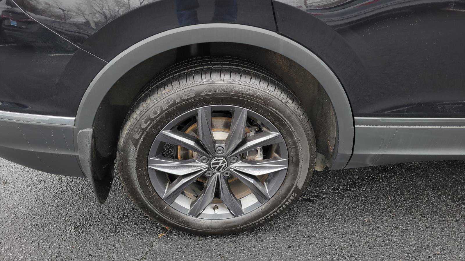 Used 2022 Volkswagen Tiguan SE w/ Panoramic Sunroof Package image 15