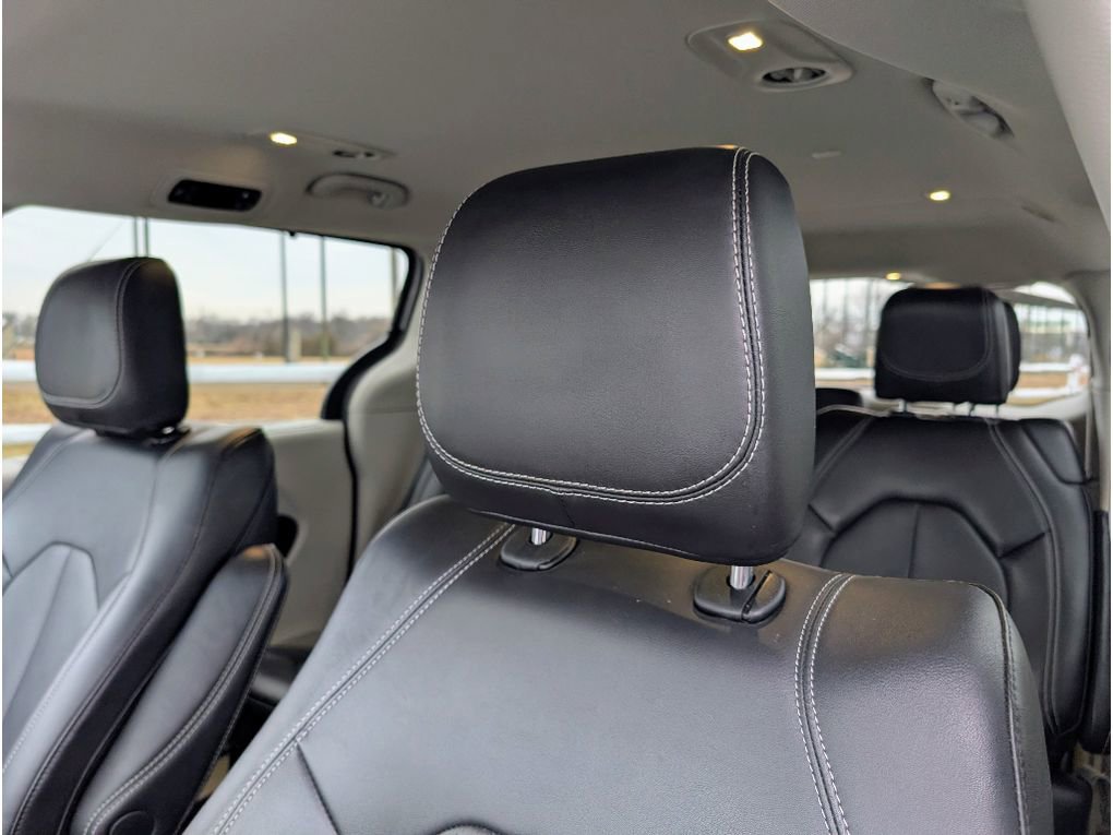 Used 2024 Chrysler Pacifica Touring-L image 14