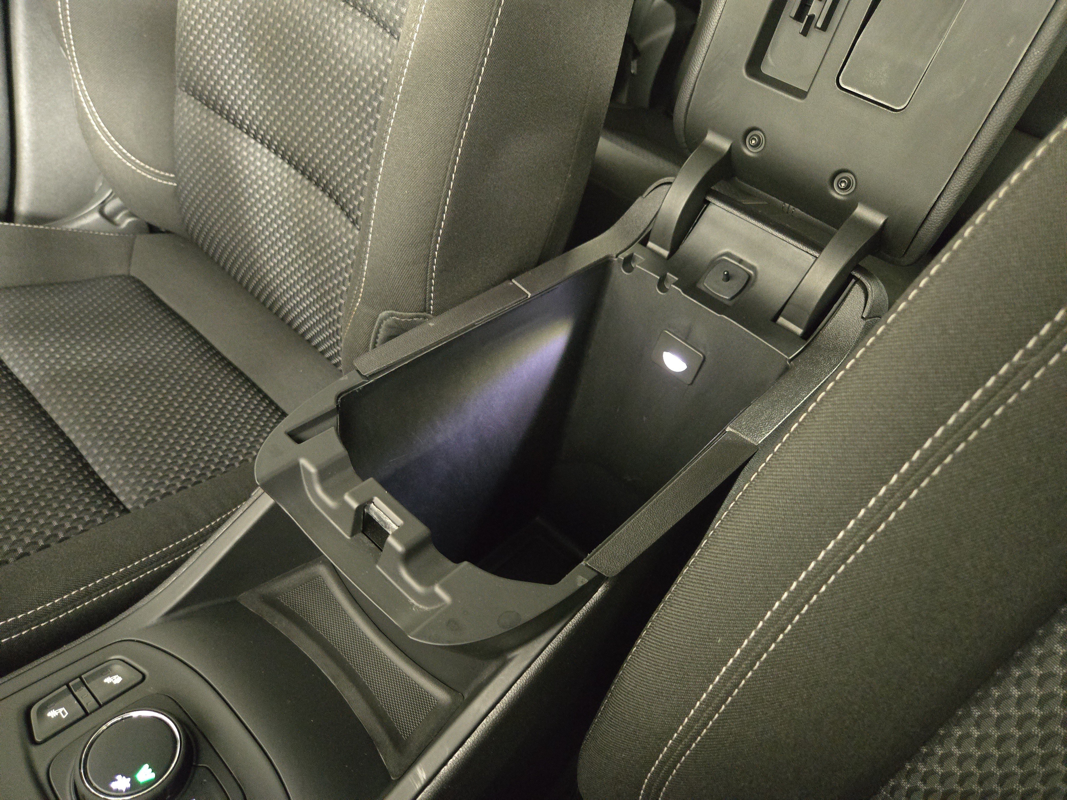 Certified 2024 GMC Terrain SLE w/ Driver Convenience Package FWD image 28