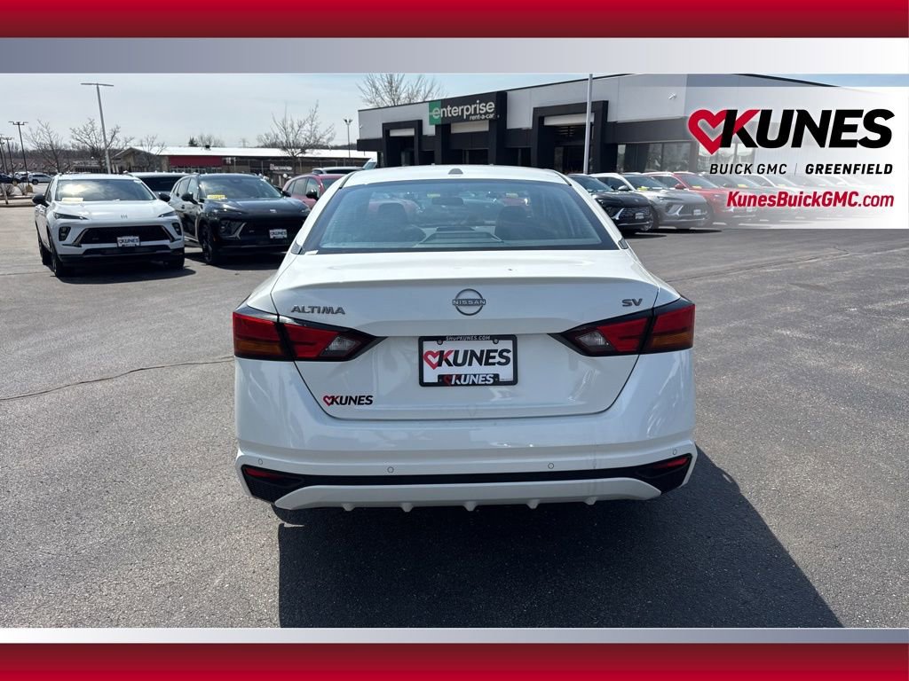 Used 2024 Nissan Altima 2.5 SV FWD image 6