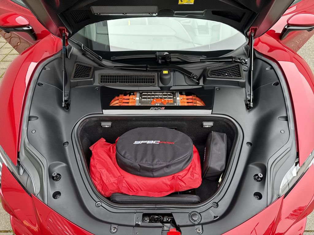 Used 2024 Ferrari SF90 Spider image 22