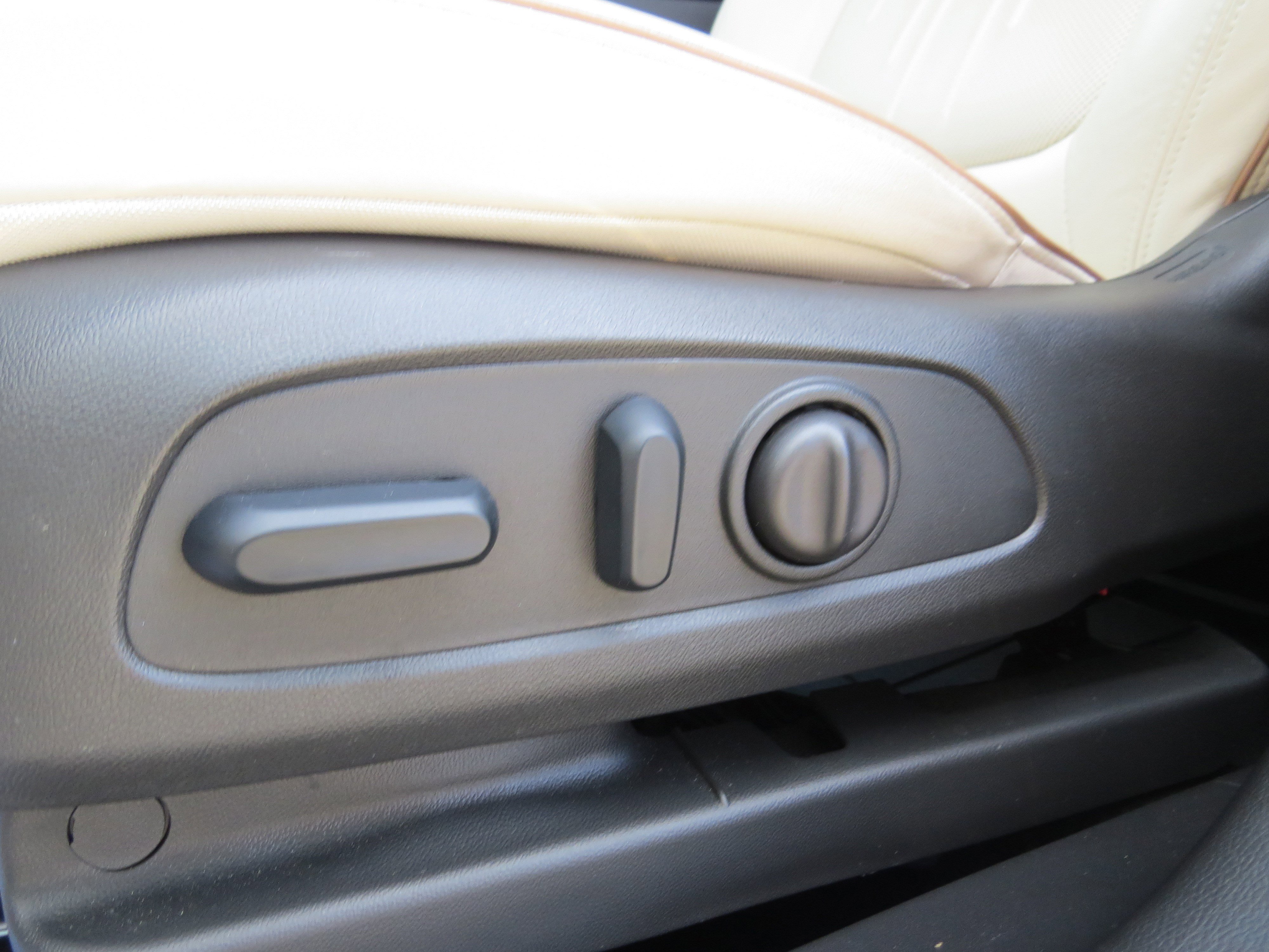 Certified 2025 Buick Encore GX Avenir w/ Avenir Technology Package image 15