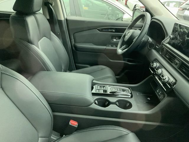 Used 2025 Honda Pilot EX-L image 4