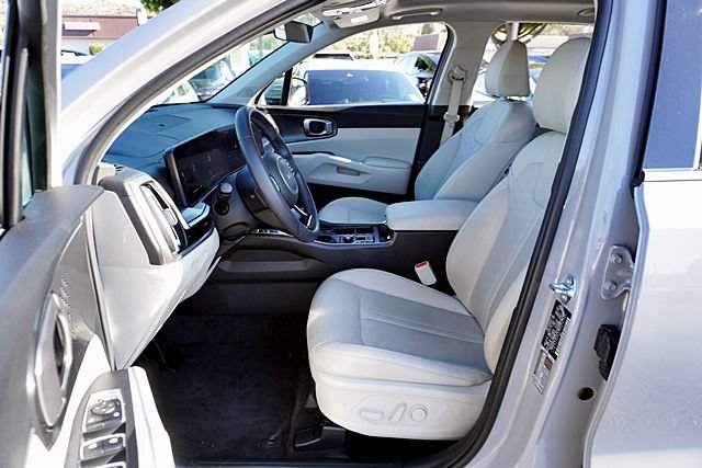 Used 2025 Kia Sorento EX w/ Panoramic Sunroof Package FWD image 15