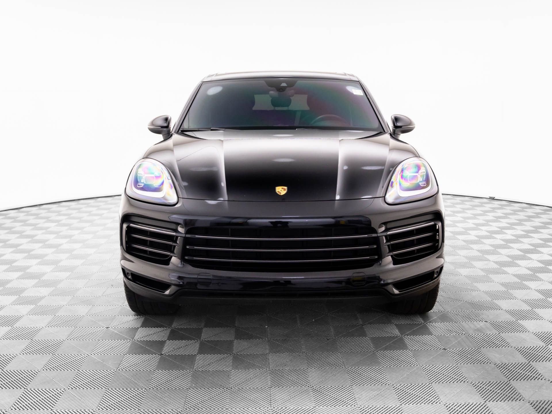 Certified 2023 Porsche Cayenne Platinum Edition image 9
