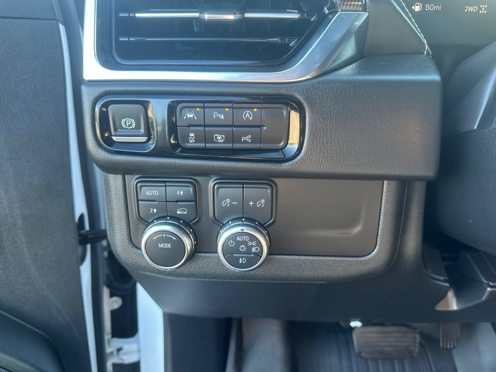 Used 2025 GMC Yukon Elevation AWD/4WD image 11