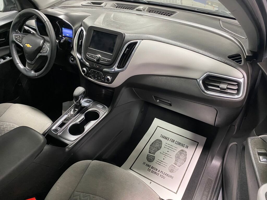 Used 2023 Chevrolet Equinox LT w/ Driver Convenience Package image 3