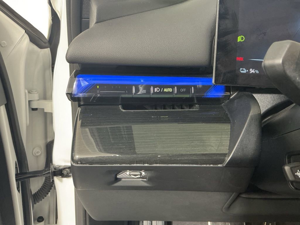 Certified 2025 BMW i5 xDrive40 w/ M Sport Package AWD/4WD image 17