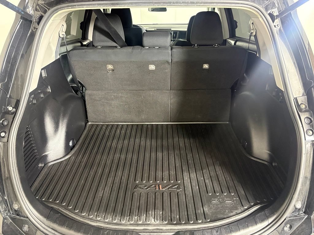 Used 2018 Toyota RAV4 XLE w/ Plus Extra Value Package AWD/4WD image 18