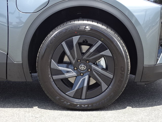 New 2026 Toyota C-HR AWD/4WD image 4