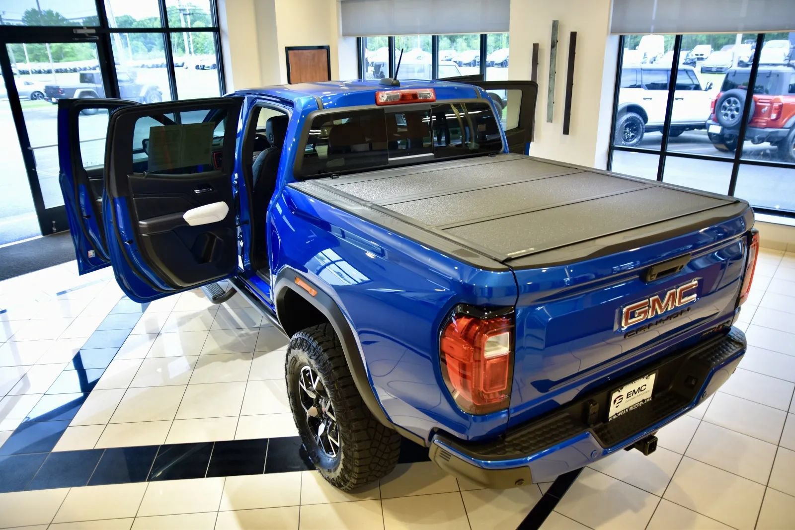 Used 2023 GMC Canyon AT4X AWD/4WD image 9