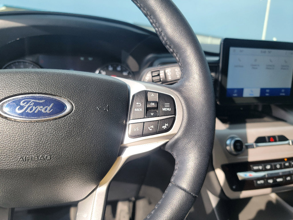 Used 2023 Ford Explorer XLT w/ Equipment Group 202A AWD/4WD image 16