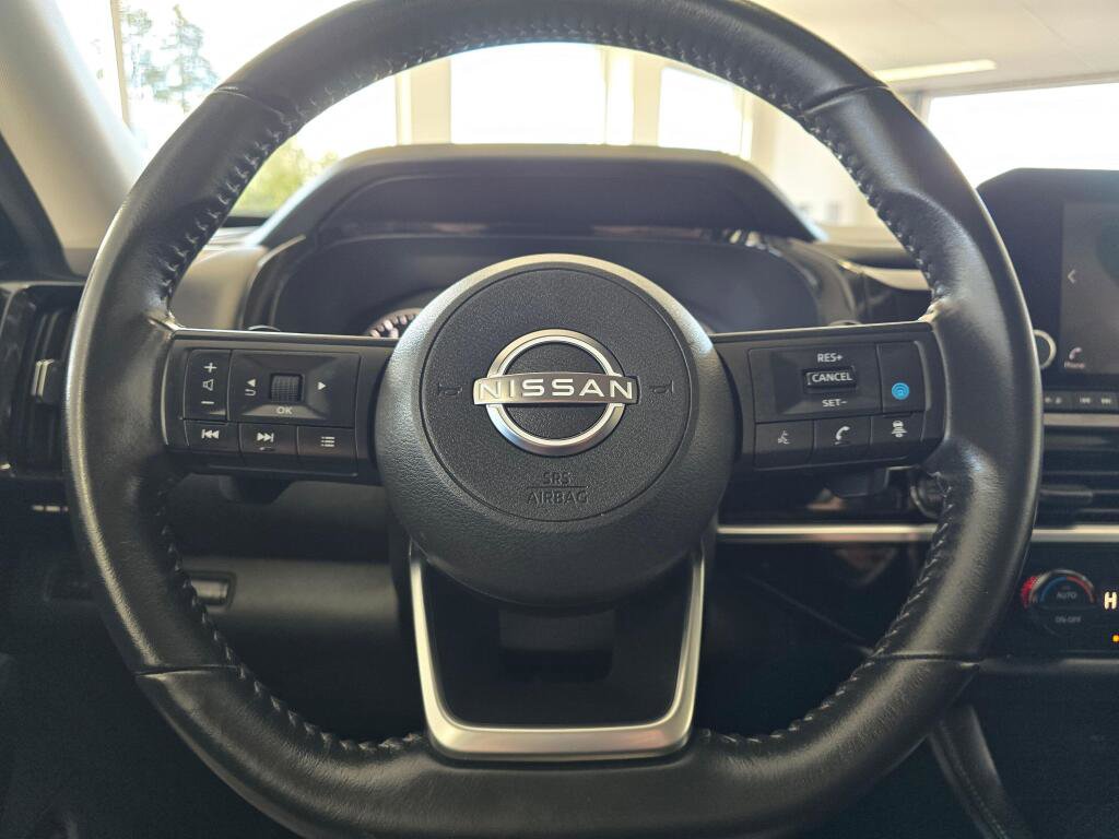 Used 2025 Nissan Pathfinder SV image 26