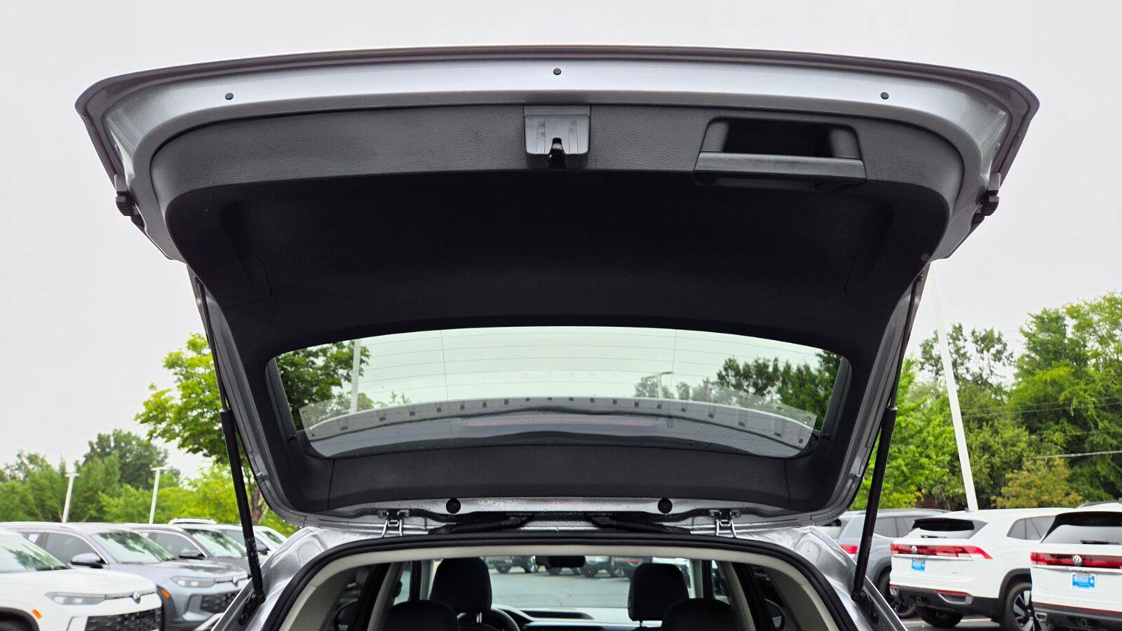 Used 2023 Volkswagen Taos SE w/ Panoramic Sunroof Package FWD image 56