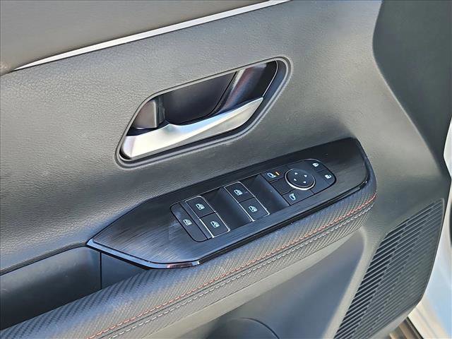 Certified 2025 Nissan Kicks SR FWD image 11