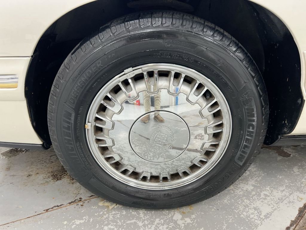 Used 1999 Cadillac De Ville D'Elegance image 25