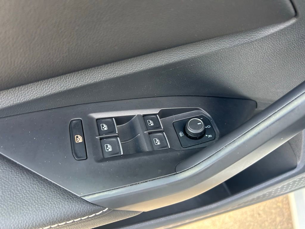 Used 2023 Volkswagen Jetta SE image 49