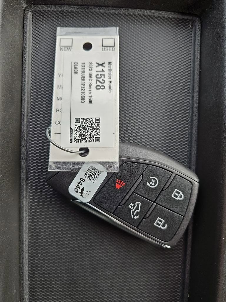 Used 2023 GMC Sierra 1500 Elevation image 27