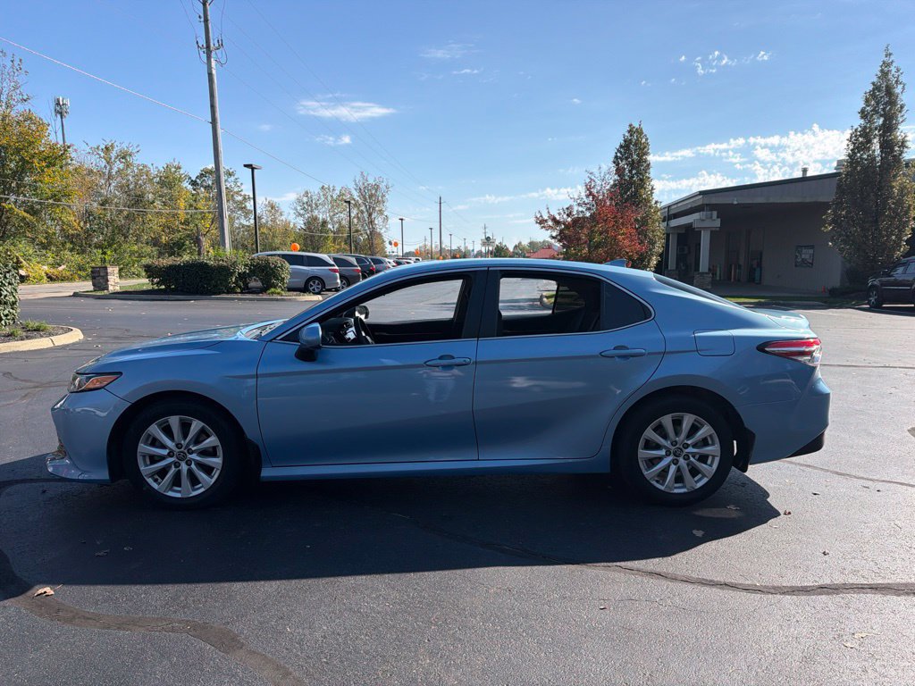 Used 2020 Toyota Camry LE FWD image 4