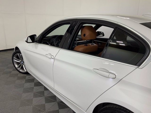 Used 2017 BMW 330i xDrive Sedan AWD/4WD image 38