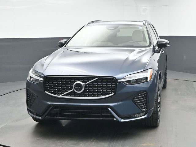 Used 2023 Volvo XC60 B5 Ultimate w/ Protection Package Premier FWD image 3