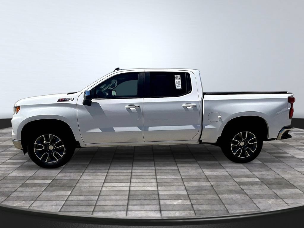 Used 2022 Chevrolet Silverado 1500 LT AWD/4WD image 4