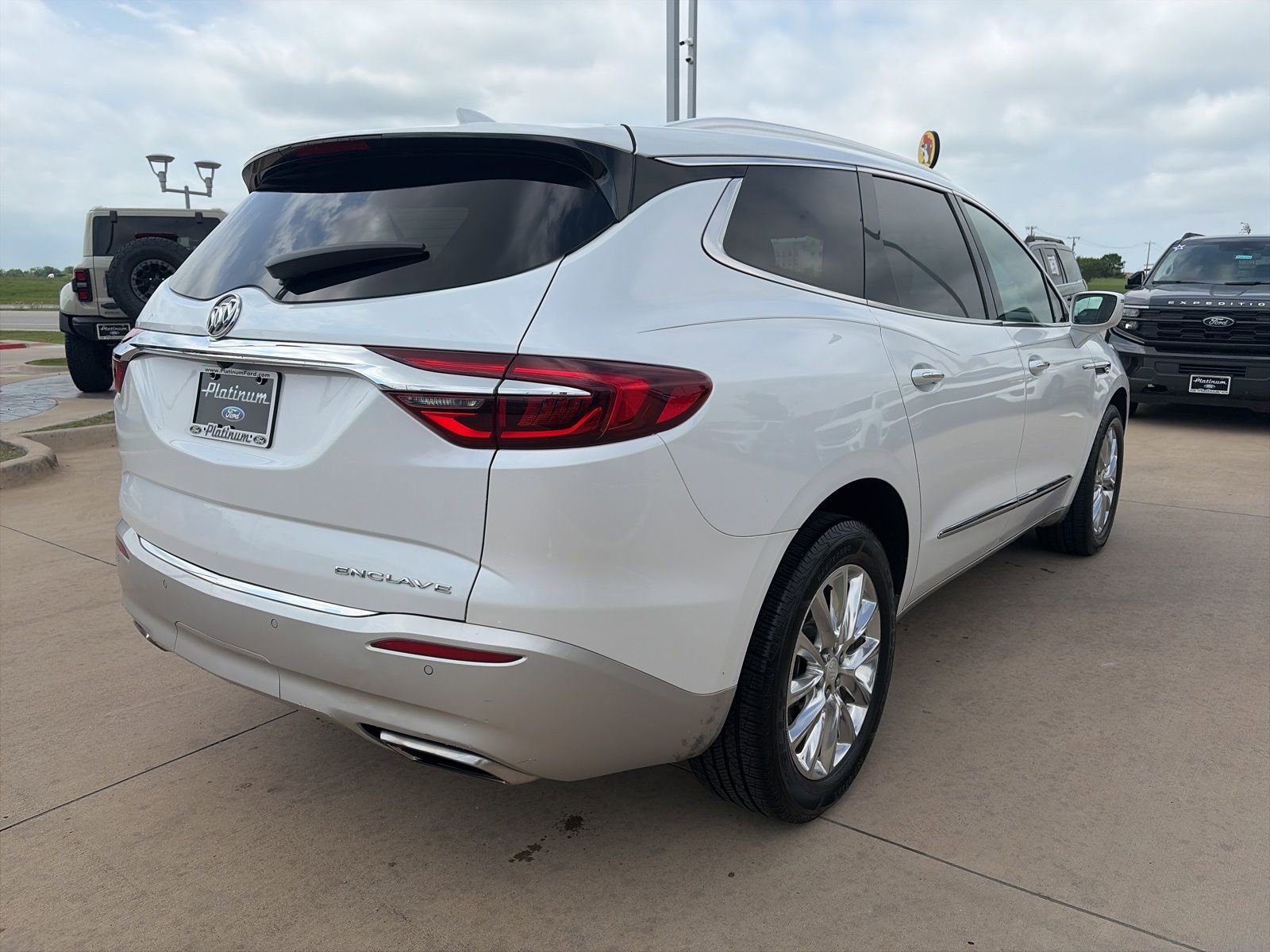 Used 2019 Buick Enclave Essence image 5