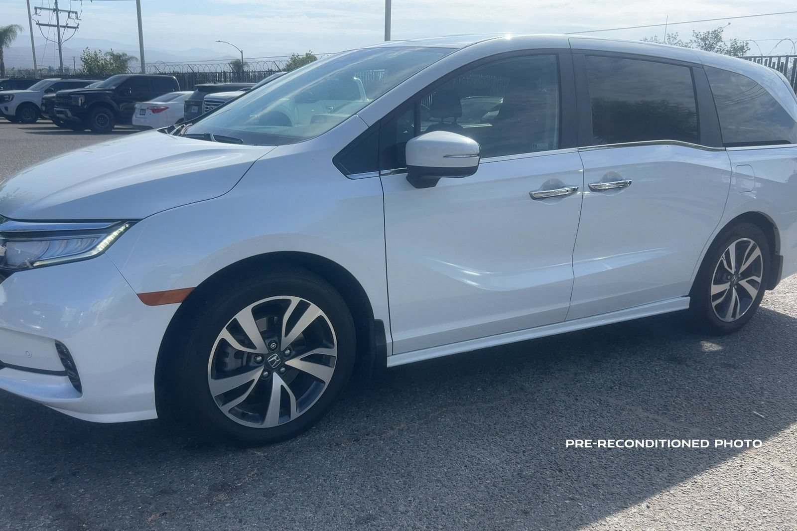 Used 2023 Honda Odyssey Touring image 1